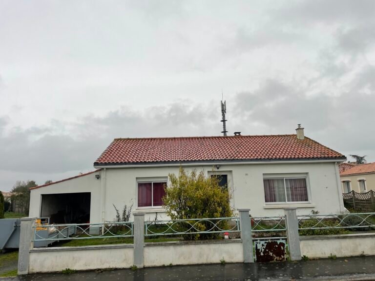 TOITURE (Couverture) Couvreur en Vendée – Pose de toiture neuve maison individuelle Rénovation complète de toiture à Challans – Gabard Couverture Pose de tuiles sur maison neuve en Vendée (85) Réfection toiture ancienne – Artisan couvreur Vendée Travaux de couverture professionnelle – Gabard Couverture