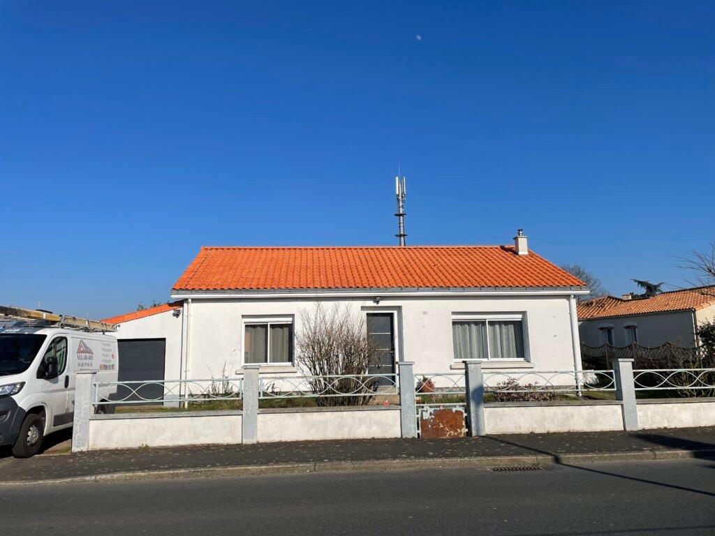 TOITURE (Couverture) Couvreur en Vendée – Pose de toiture neuve maison individuelle Rénovation complète de toiture à Challans – Gabard Couverture Pose de tuiles sur maison neuve en Vendée (85) Réfection toiture ancienne – Artisan couvreur Vendée Travaux de couverture professionnelle – Gabard Couverture
