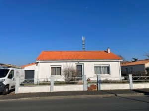 TOITURE (Couverture) Couvreur en Vendée – Pose de toiture neuve maison individuelle Rénovation complète de toiture à Challans – Gabard Couverture Pose de tuiles sur maison neuve en Vendée (85) Réfection toiture ancienne – Artisan couvreur Vendée Travaux de couverture professionnelle – Gabard Couverture