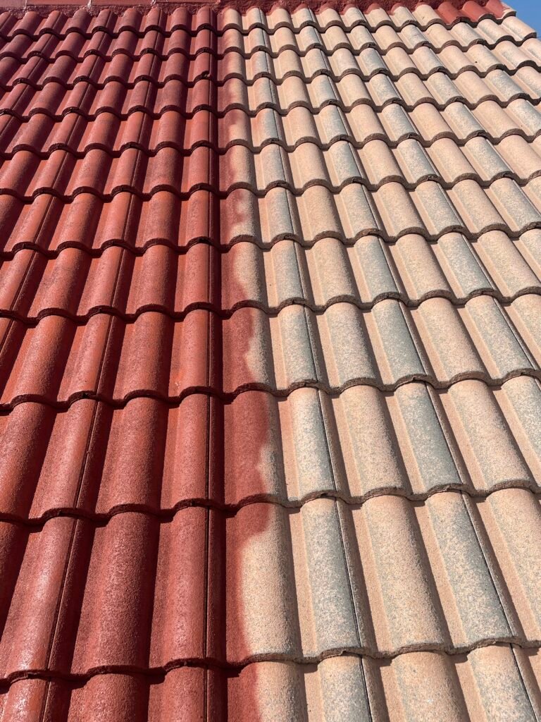 Ravivez l'éclat de votre patrimoine. Chez Gabard Couverture, l'entretien de toiture est un art, réalisé avec des produits haut de gamme, du soin et un savoir-faire technique exceptionnel.